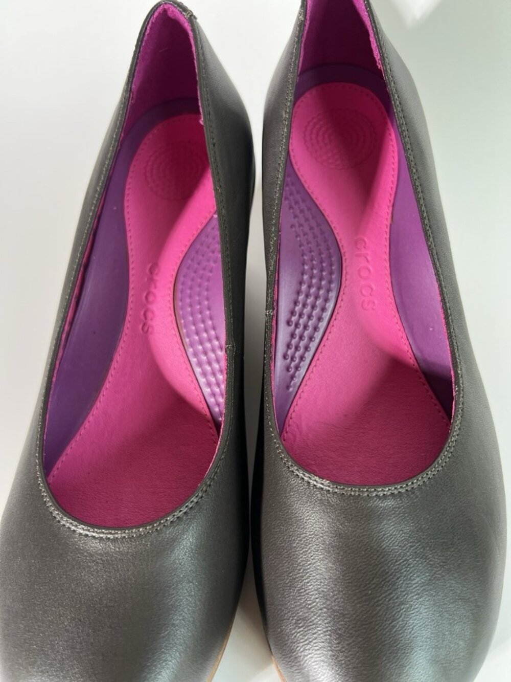 Crocs A-Leigh Espresso / Walnut Leather Closed Toe Wedge Pumps Women's Size 8 - Picture 9 of 14